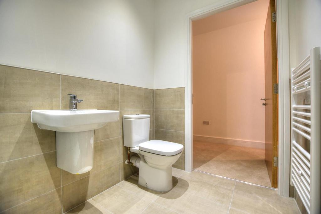 Bathroom 3.jpg