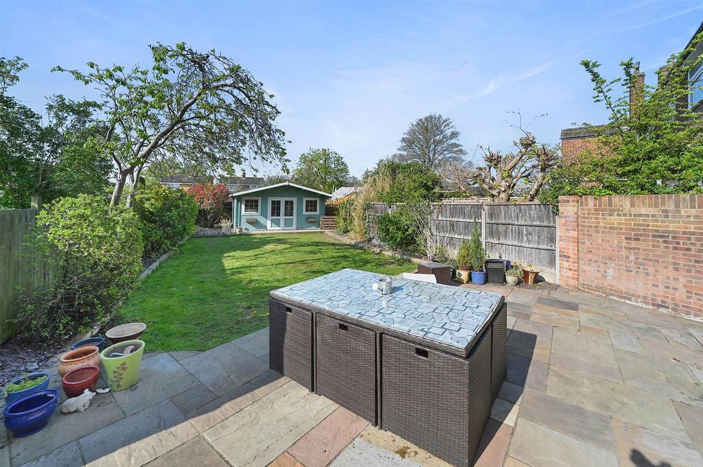 Anthony Drive, StanfordLeHope 3 bed detached house £485,000