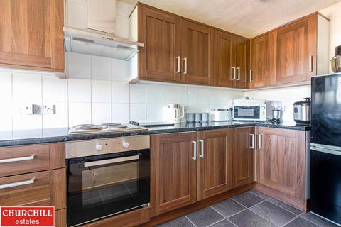 43 Lynwood Close, London, E18 1DP