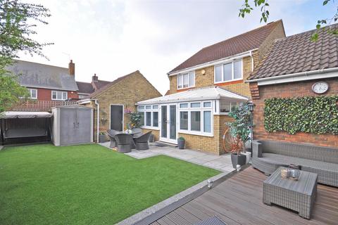 2 Brancaster Drive, Great Notley, Braintree, CM77 7JR