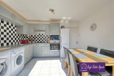 58 Copplestone Grove, Stoke-on-trent, ST3 5UD
