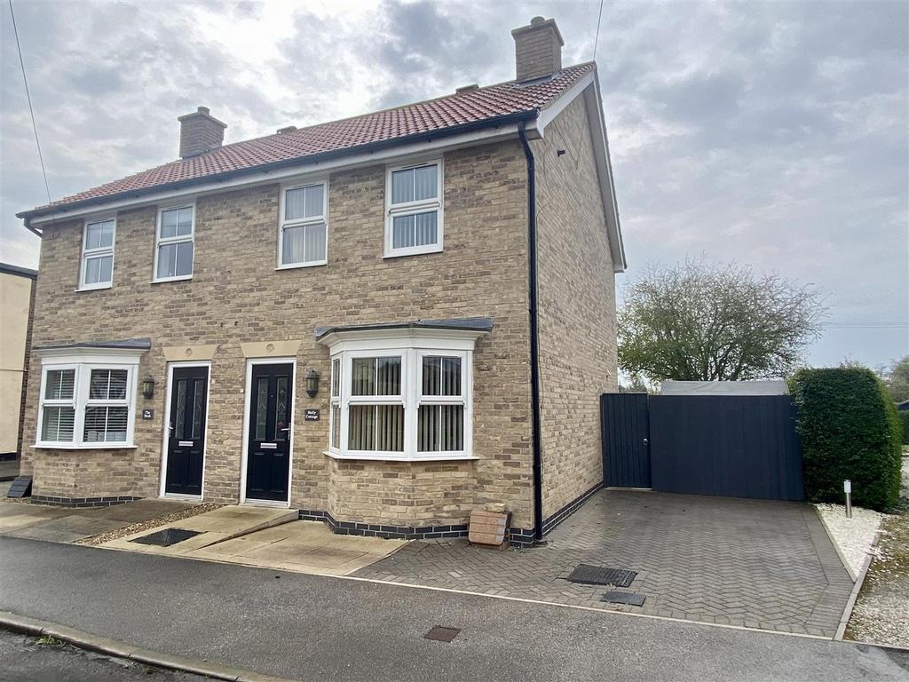 Little End, Holme On Spalding Moor 2 bed semidetached house £180,000