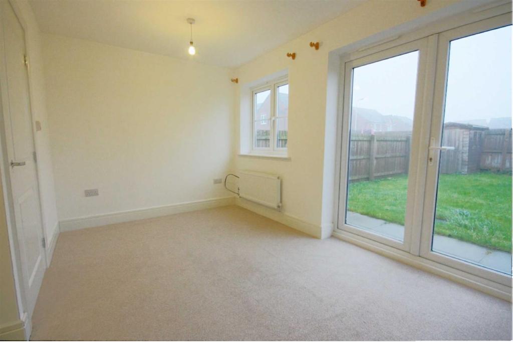 70 Deerfield Close - Living Room