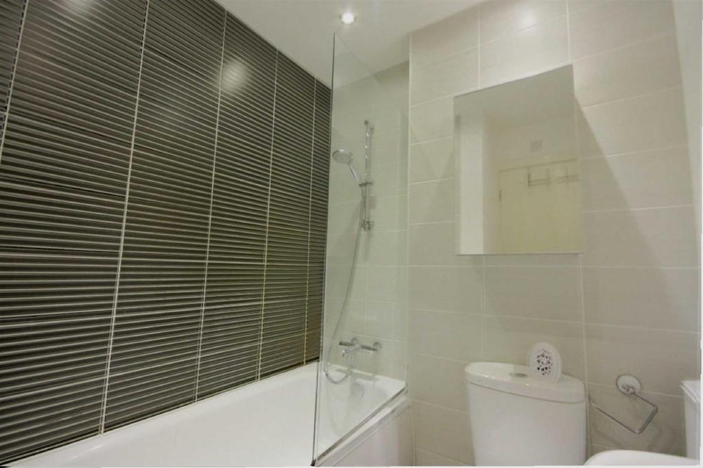 70 Deerfield Close - Bathroom