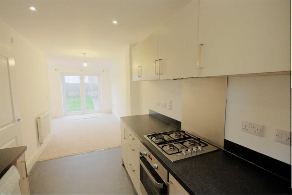 70 Deerfield Close - Kitchen