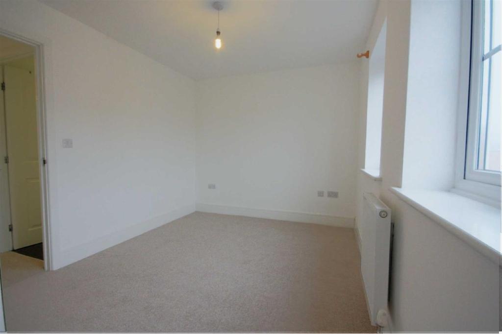 70 Deerfield Close - Bedroom