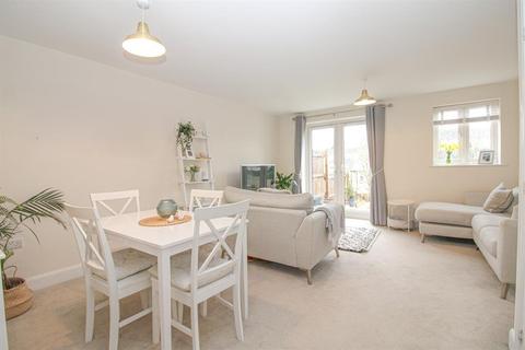 8 Mill Holme Fold, Bradford, BD10 0FA