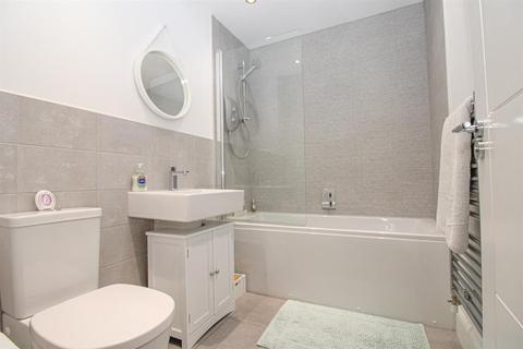 8 Mill Holme Fold, Bradford, BD10 0FA