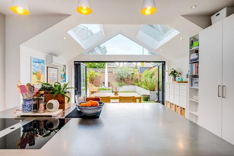 21 Ailsa Avenue, Twickenham, TW1 1NF