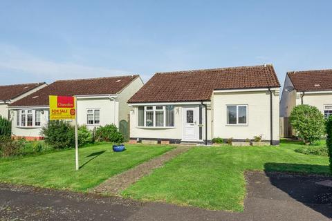 2 bedroom detached bungalow for sale - Bicester, ,  Oxfordshire,  OX26