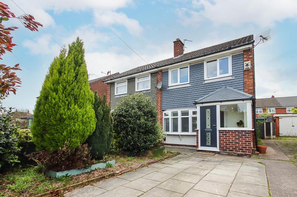 Lismore Way, Davyhulme, Manchester, M41 3 bed semidetached house £260,000