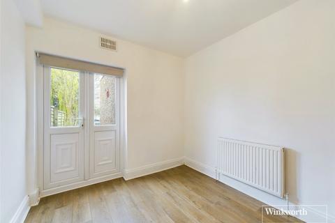 2 bedroom ground floor flat to rent, Colin Crescent, London NW9