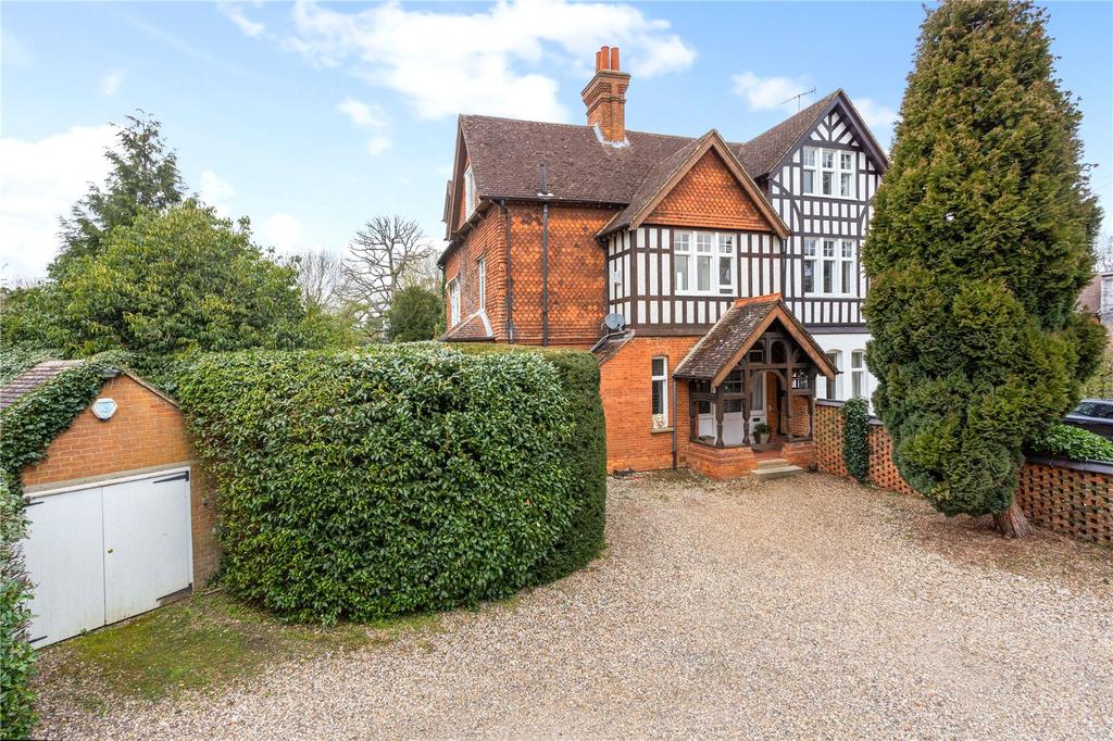 The Avenue, South Nutfield, Redhill, RH1 4 bed semidetached house £