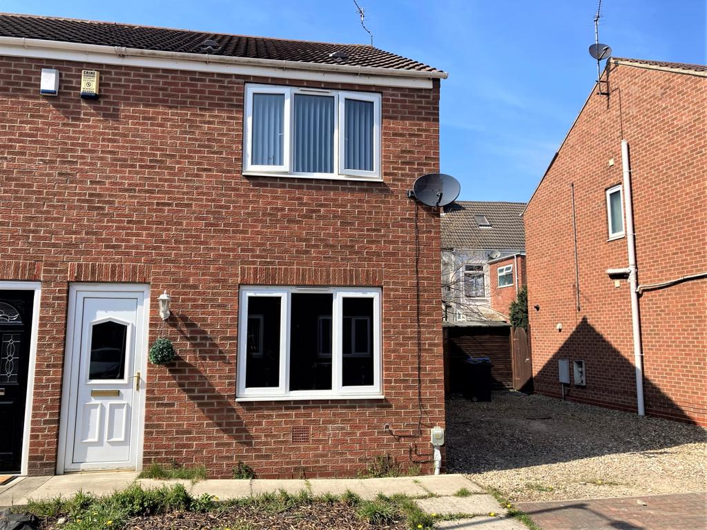 Strawberry Gardens, Hull, HU9 3 bed semidetached house £115,000