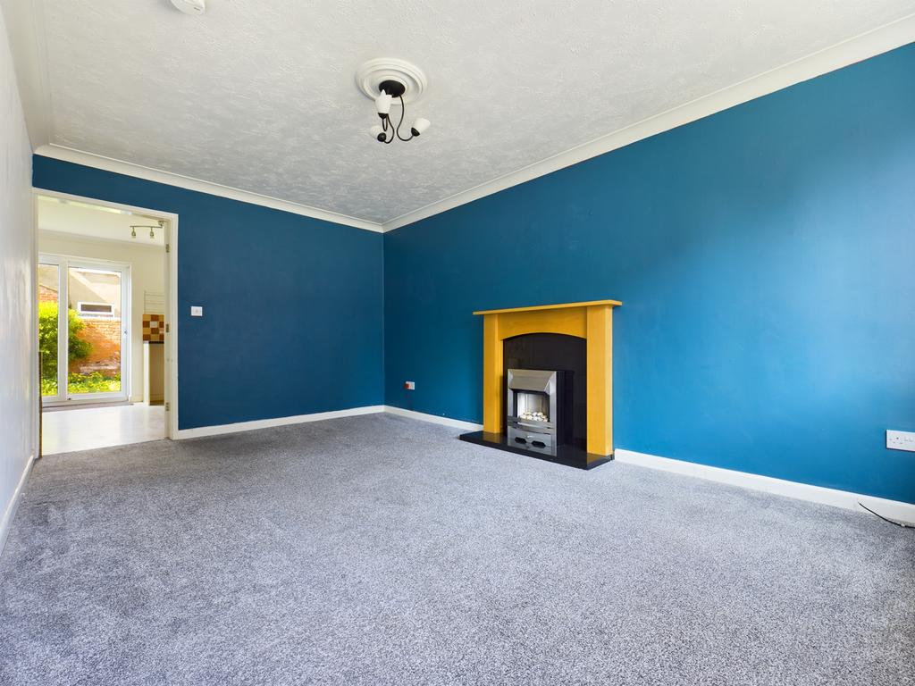 Strawberry Gardens, Hull, HU9 3 bed semidetached house £115,000