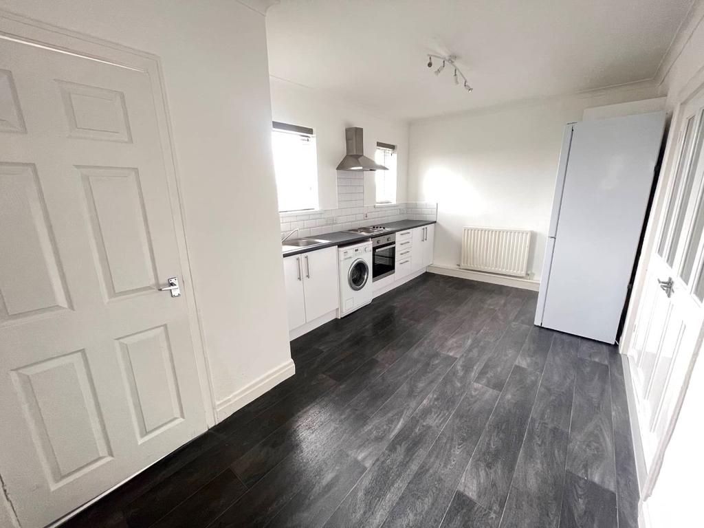 Plains Rd, Plains Farm, Sunderland.... 3 bed semidetached house £625 pcm (£144 pw)