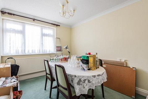 71 Holland Close, Bromley, BR2 7DS