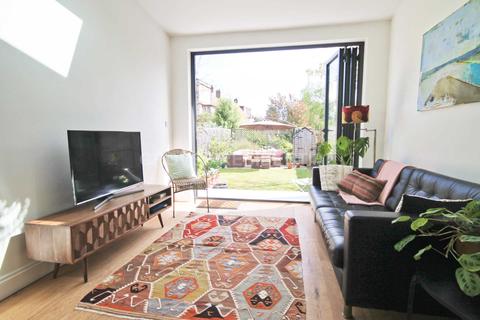 135 Elm Road, New Malden, KT3 3HP