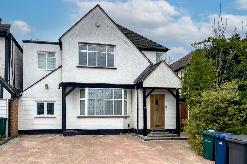 Glendale Avenue, Edgware, HA8 5 bed detached house £3,495 pcm (£807 pw)