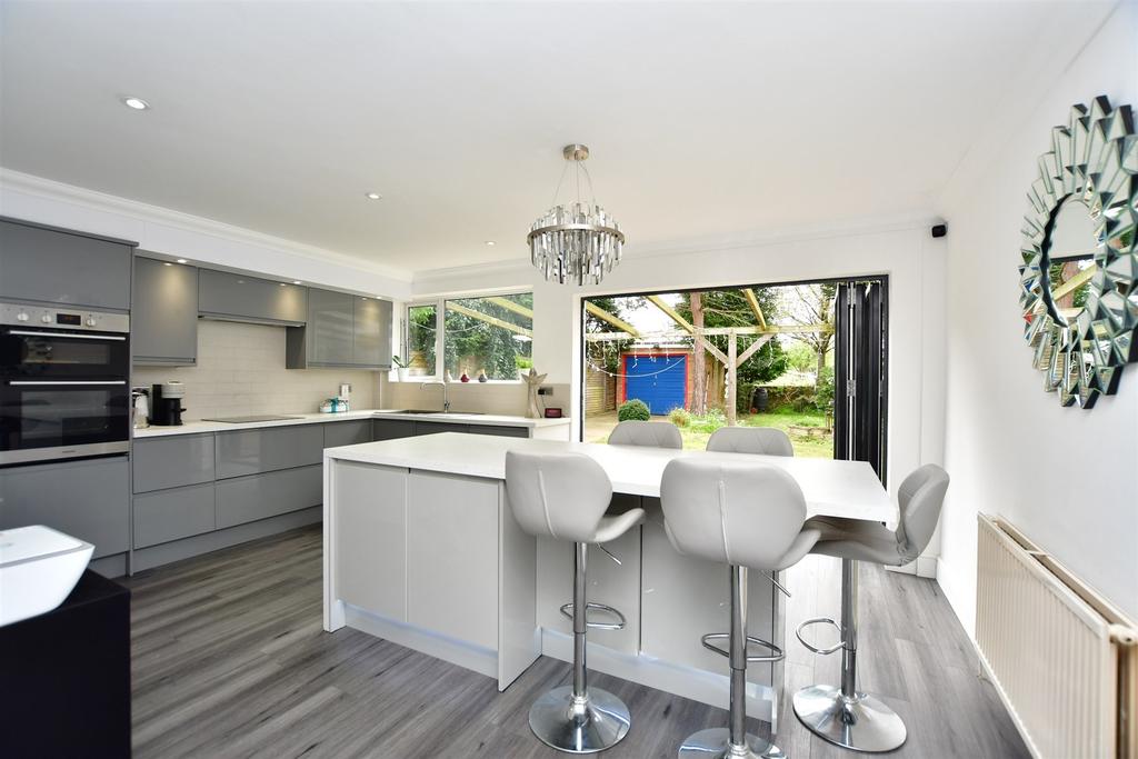 Kitchen/ Breakfast Room