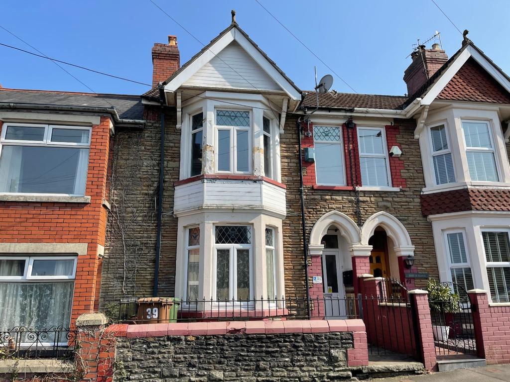 Princes Avenue,Caerphilly,CF83 1HR 2 bed flat £155,000