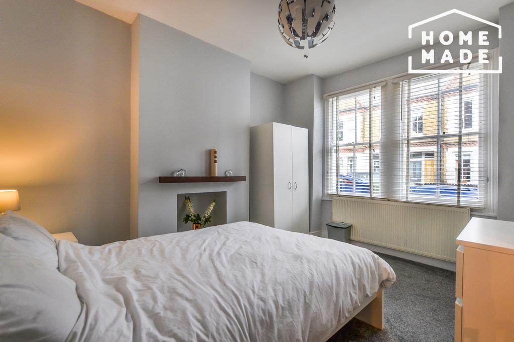 Aylesbury Road, SE17 2 bed ground floor flat £1,900 pcm (£438 pw)