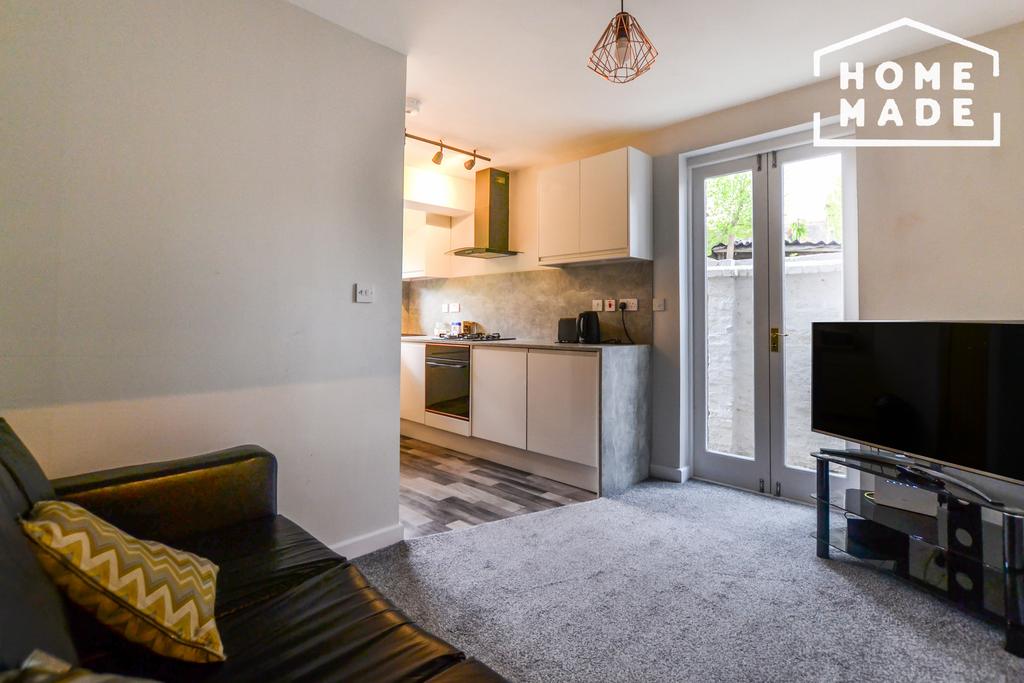 Aylesbury Road, SE17 2 bed ground floor flat £1,900 pcm (£438 pw)