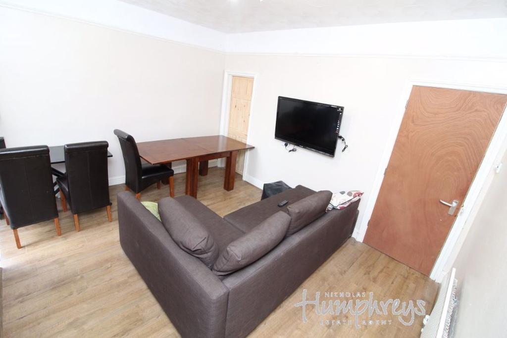 Radstock Road, Reading, RG1 3PR 1 bed in a house share £450 pcm (£104 pw)