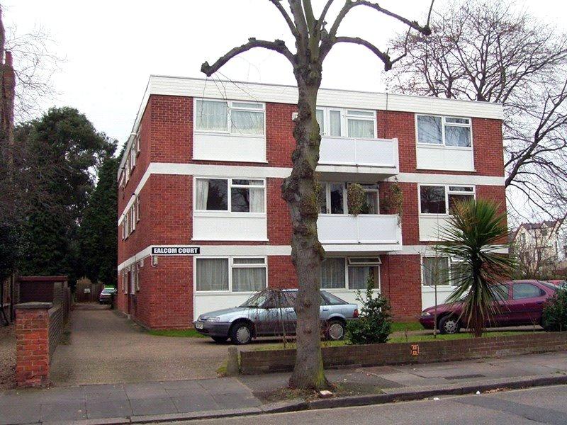 Tring Avenue, Ealing, London, W5 2 bed apartment £1,500 pcm (£346 pw)
