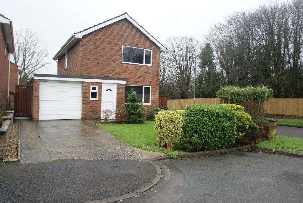 Hazel Close, Floral Way, Andover, SP10 3 bed detached house £1,150