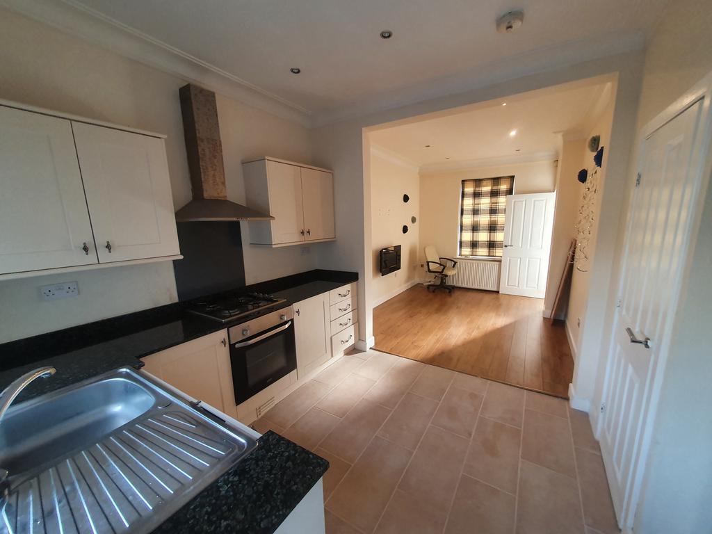 Halifax, West Yorkshire, HX1 3 bed terraced house to rent £795 pcm (£