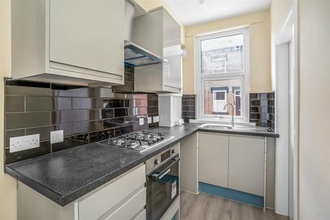 10 Thornville Grove, Leeds, LS6 1JU