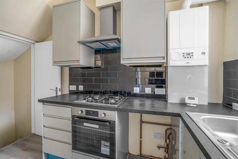 10 Thornville Grove, Leeds, LS6 1JU