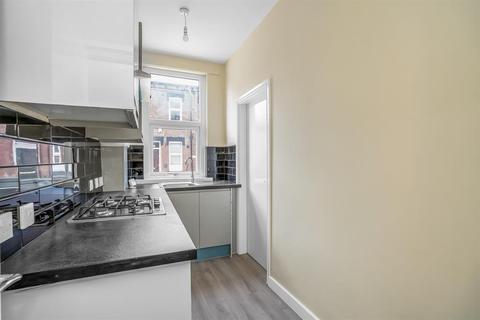10 Thornville Grove, Leeds, LS6 1JU