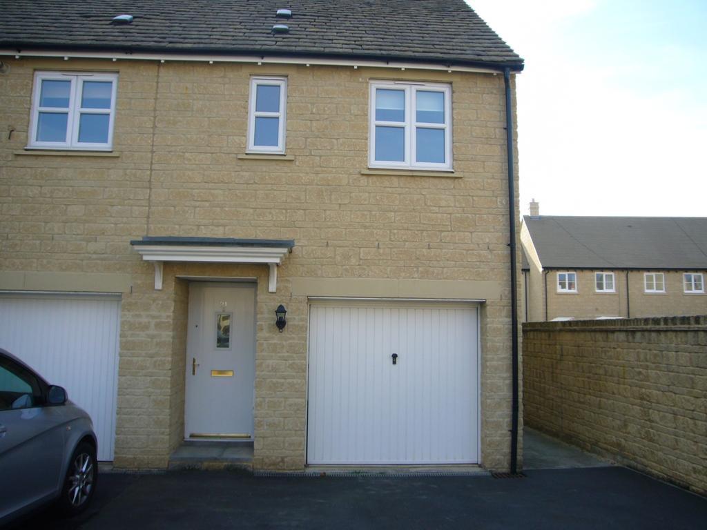 Elmhurst Way, Carterton, Oxfordshire, OX18 1GQ 2 bed apartment £775 pcm (£179 pw)