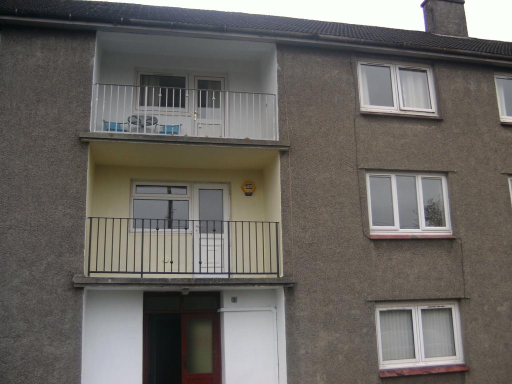 Milliken Road, Kilbarchan PA10 3 bed flat £650 pcm (£150 pw)