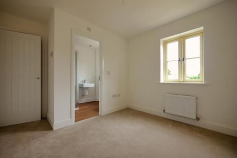3 bedroom terraced house to rent, Havenhill Road, TETBURY