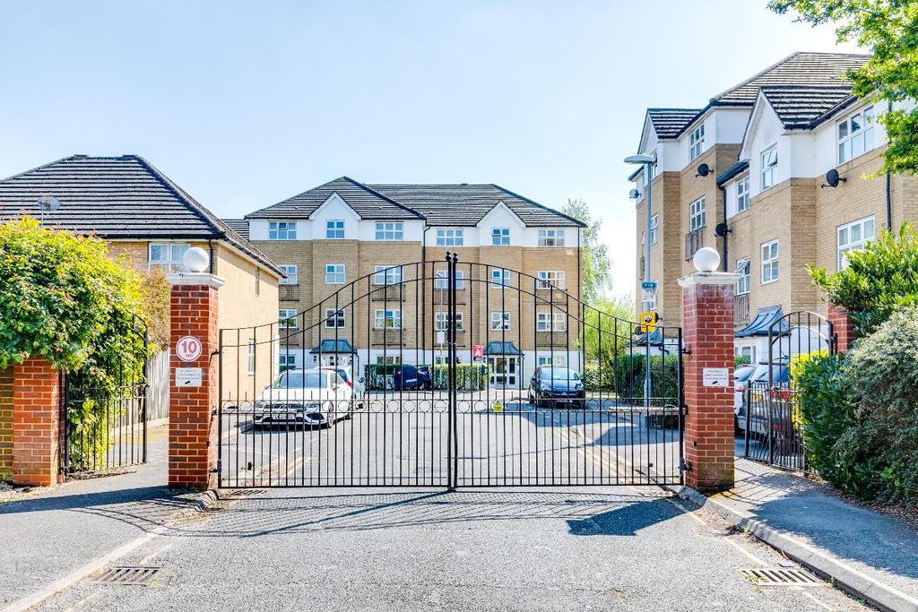 Hillary Drive, Isleworth 2 bed apartment £320,000