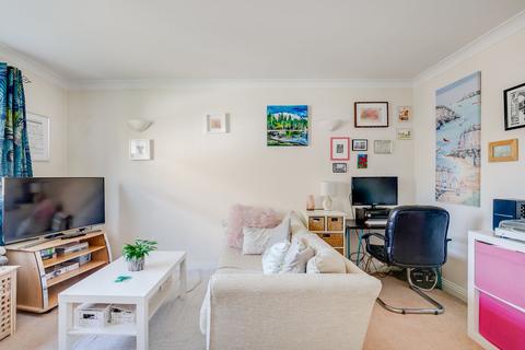 65 Hillary Drive, Isleworth, TW7 7EG