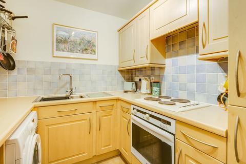 65 Hillary Drive, Isleworth, TW7 7EG