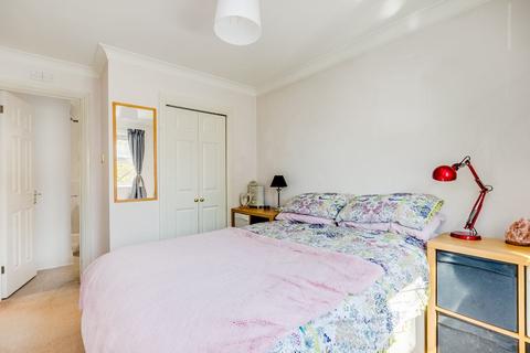 65 Hillary Drive, Isleworth, TW7 7EG
