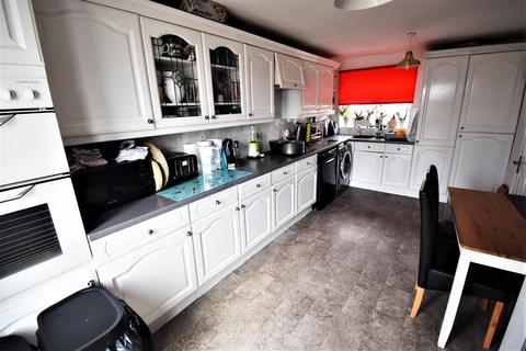 12 Austen Close, Tilbury, RM18 8DB