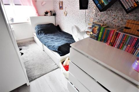 12 Austen Close, Tilbury, RM18 8DB