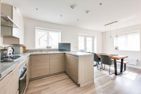 45 Athelstan Crescent, Rochford, SS4 1GY