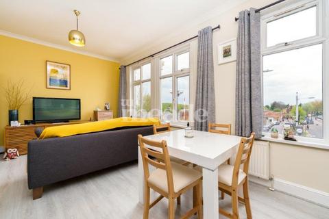 2 bedroom flat for sale - Hale End Road, Highams Park, E4