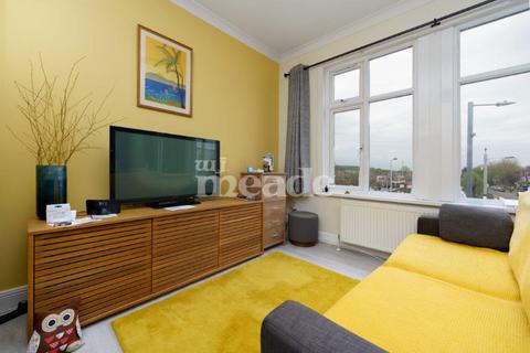 2 bedroom flat for sale - Hale End Road, Highams Park, E4