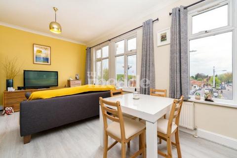 2 bedroom flat for sale, Hale End Road, Highams Park, E4