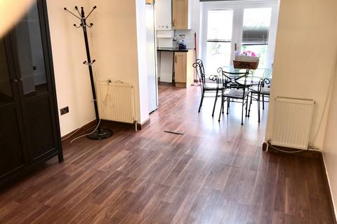 3 bedroom flat to rent, Woodfield Avenue, Colindale, NW9