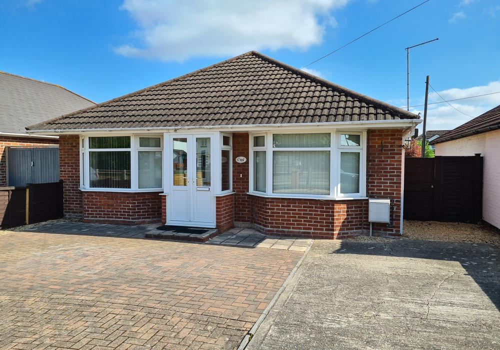 Salisbury Road, Totton SO40 3 bed detached bungalow £400,000