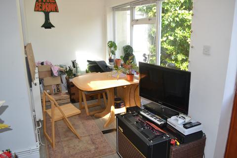 4 bedroom end of terrace house to rent - GABLE ROAD